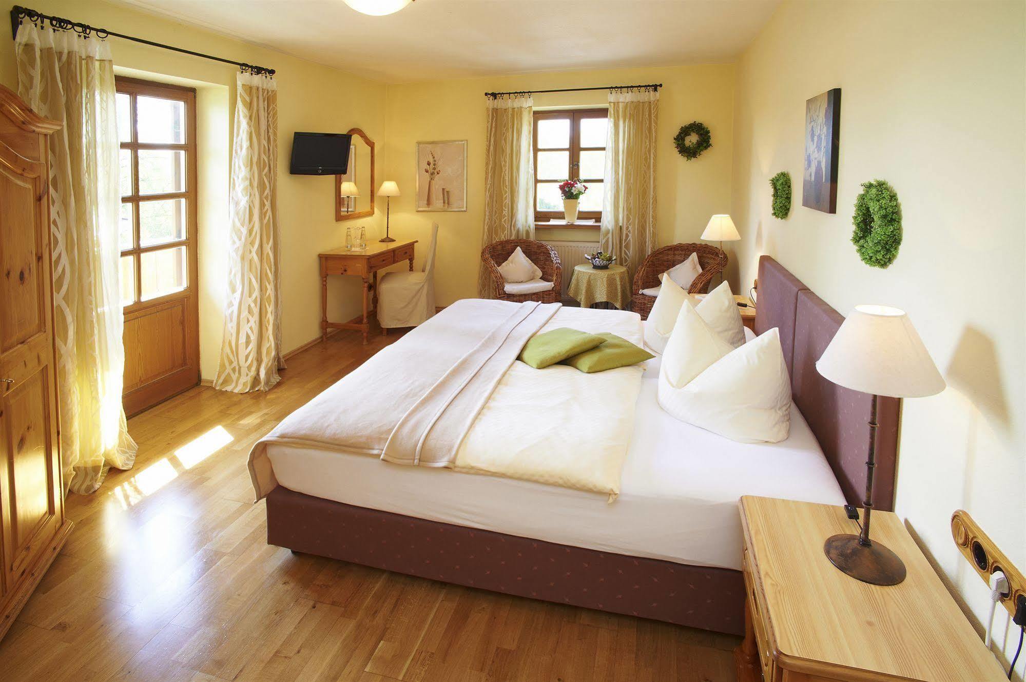 Obing Hotel Oberwirt מראה חיצוני תמונה